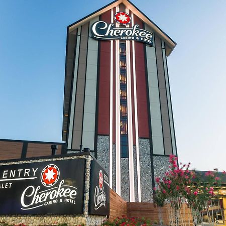 Cherokee Casino Hotel Roland Exterior photo