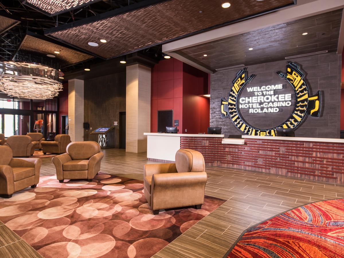 Cherokee Casino Hotel Roland Exterior photo