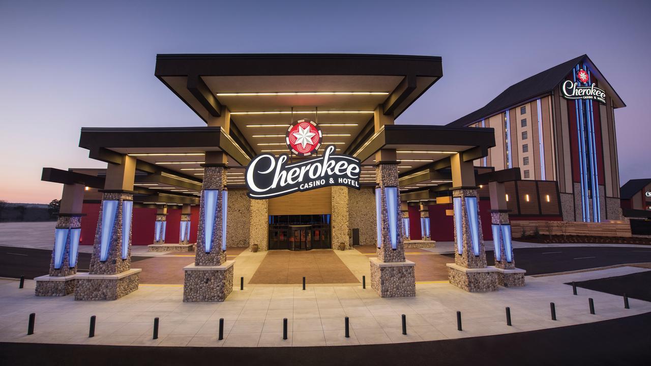 Cherokee Casino Hotel Roland Exterior photo